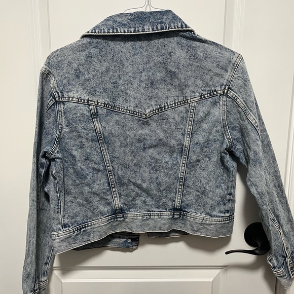 Light washed jean jacket - Picture 3 of 3